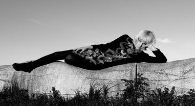 Lydmor - shot by Neal Mc Queen